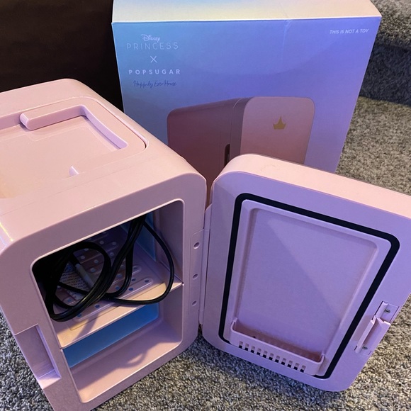 Disney princess X, Pop sugar, Happily Ever, Home. Princess Beauty Minifridge 6L - Picture 2 of 6